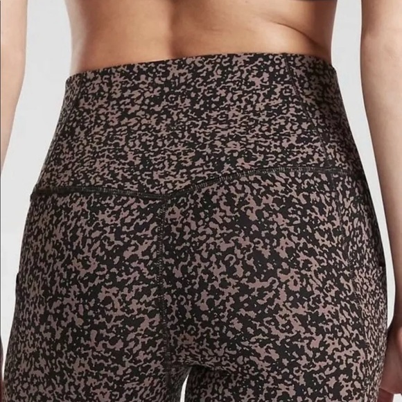 Athleta Salutation Stash Pocket II 7/8 tight - Picture 8 of 8